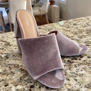 Lilac velvet mules